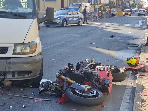 Imperia, scontro furgone-moto in via Garessio: gravi due giovani (Foto)