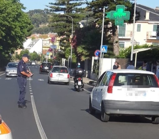 Cervo, turista travolto da uno scooter mentre attraversava la strada (foto)