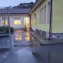Pioggia e pozzanghere davanti alla Primaria Vercesi di Caramagna Pioggia e pozzanghere davanti alla Primaria Vercesi di Caramagna