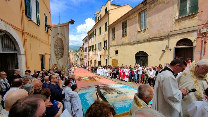 Infiorata di via Carducci a Imperia