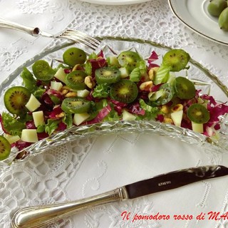 Mercoledì Veg: insalatina di nergi, pecorino sardo e nocciole Mercoledì Veg: insalatina di nergi, pecorino sardo e nocciole