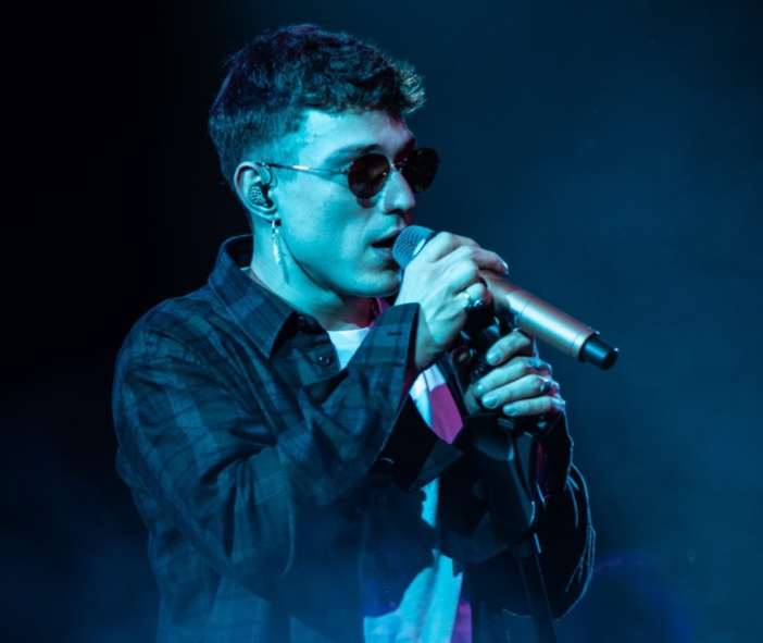 Irama, il cantante che ha spiccato il volo grazie ad “Amici”