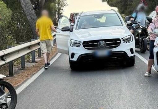 Tampona un'auto su Capo Berta: motociclista in gravi condizioni Tampona un'auto su Capo Berta: motociclista in gravi condizioni