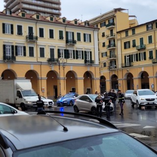 Imperia, tamponamento in piazza Dante: una ragazza ferita