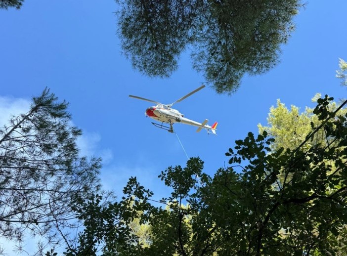 Incendio a Diano Calderina sotto controllo: Za Garibaldi rassicura i cittadini