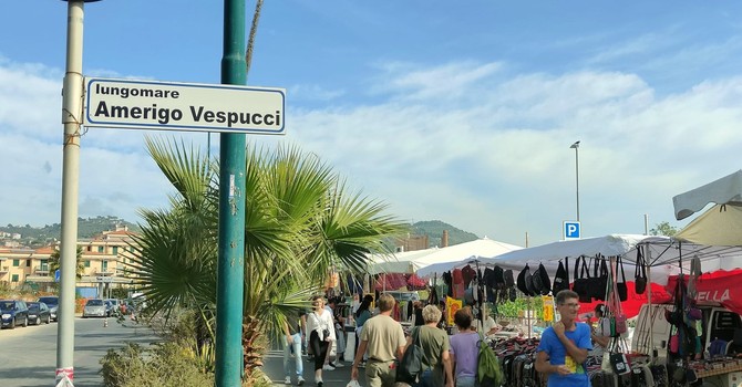 Il lungomare Vespucci si veste a festa per la Fiera di San Giovanni Il lungomare Vespucci si veste a festa per la Fiera di San Giovanni