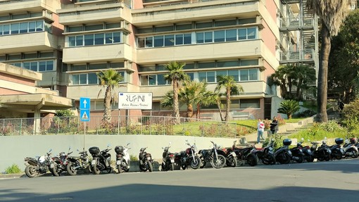 Saluto fascista nel ghetto ebraico di Praga, solo sospeso lo studente del 'Ruffini' Saluto fascista nel ghetto ebraico di Praga, solo sospeso lo studente del 'Ruffini'