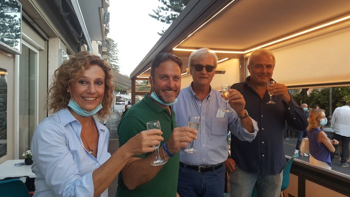 Elezioni regionali 2020, Alessandro Piana inaugura il point a Sanremo. A sostenerlo anche gli europarlamentari Campomenosi e Rinaldi (Foto e video) Elezioni regionali 2020, Alessandro Piana inaugura il point a Sanremo. A sostenerlo anche gli europarlamentari Campomenosi e Rinaldi (Foto e video)