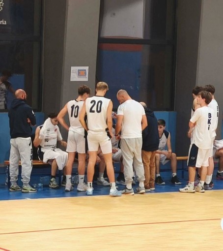 Basket, DR1. L’Imperia tiene alla  'Maggi': 80–69 al Golfo dei Poeti