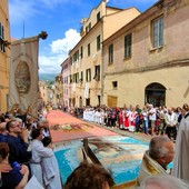 Infiorata di via Carducci a Imperia Infiorata di via Carducci a Imperia