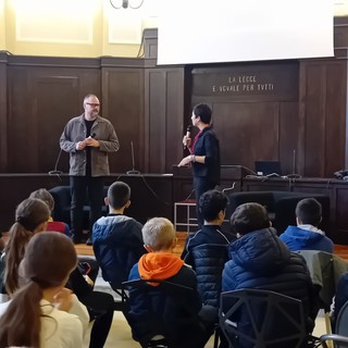"Incontri con l'autore", gli studenti dell'I.C. Sauro di Imperia a lezione con lo scrittore Marco Magnone "Incontri con l'autore", gli studenti dell'I.C. Sauro di Imperia a lezione con lo scrittore Marco Magnone