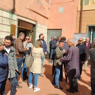 Elezioni a Imperia: Claudio Scajola inaugura il primo point, su Bracco "Da quella parte giustizialismo forcaiolo"