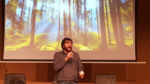 Imperia: si è aperto con Giorgio Vacchiano il ciclo di incontri su clima e ambiente &quot;Con le nostre scelte possiamo contribuire a salvare il pianeta&quot;