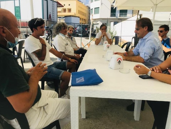 Marco Scajola (Cambiamo con Toti Presidente): "Oggi due incontri importanti a Sanremo con i balneari pertinenziali ed un gruppo di giovani geometri ed ingegneri" Marco Scajola (Cambiamo con Toti Presidente): "Oggi due incontri importanti a Sanremo con i balneari pertinenziali ed un gruppo di giovani geometri ed ingegneri"