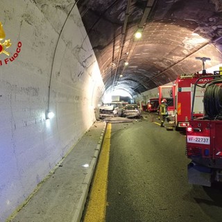 Grave incidente sulla A10: quattro feriti e autostrada bloccata per oltre due ore