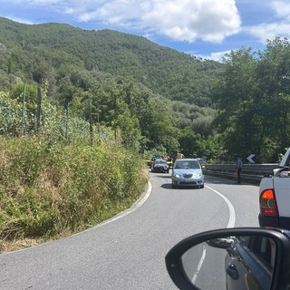 Pieve di Teco, violento incidente sulla statale 28: morto un motociclista
