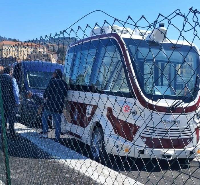Navetta "autonoma", incidente durante i test sulla ciclabile di Imperia Navetta "autonoma", incidente durante i test sulla ciclabile di Imperia
