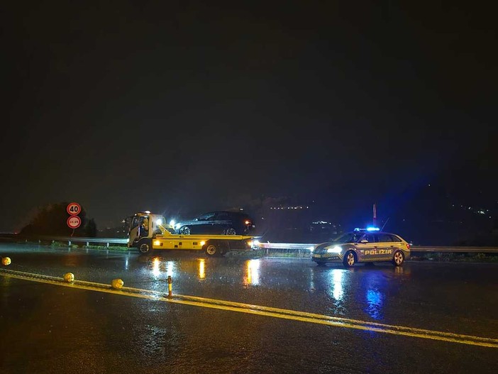 Inseguimento al casello di Imperia Est : quattro feriti Inseguimento al casello di Imperia Est : quattro feriti