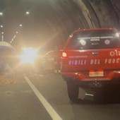 Incidente di domenica sulla Statale 28 in galleria a Cesio: morto l'autista del camper