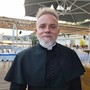Don Tomasz, un parroco tra il pubblico di Vannacci: "Lo seguo e l'ho votato" Don Tomasz, un parroco tra il pubblico di Vannacci: "Lo seguo e l'ho votato"
