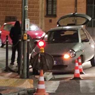 Scontro auto-scooter in via Nizza: un ferito portato in ospedale Scontro auto-scooter in via Nizza: un ferito portato in ospedale