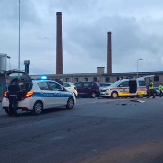 Imperia, scontro tra moto e microcar in via De Sonnaz: ferito un diciannovenne