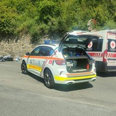 Imperia, scontro tra auto e scooter in via Ponte Vecchio: feriti gravemente marito e moglie
