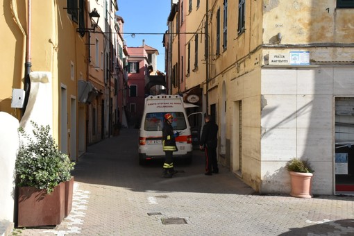 Cade da un balcone a Riva Ligure, 50enne ricoverato in codice 'rosso' al Santa Corona