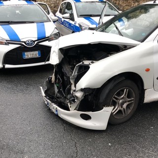 Imperia, incidente su Capo Berta: auto sbanda e invade la corsia opposta (Foto)