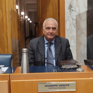 Imperia, prima seduta di consiglio comunale per Giuseppe Venuto: “Il compito del consigliere è saper ascoltare e proporre”