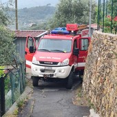Scooter precipita in una fascia a Montegrazie, donna estratta dai vigili del fuoco e ricoverata in codice rosso