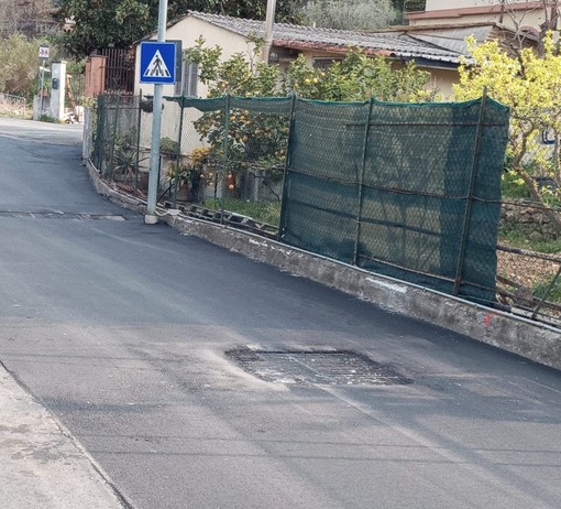 Imperia, a Caramagna in regione Marte gli asfalti si sbriciolano Imperia, a Caramagna in regione Marte gli asfalti si sbriciolano