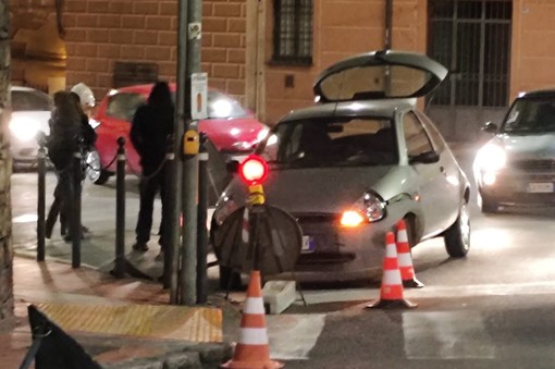 Scontro auto-scooter in via Nizza: un ferito portato in ospedale Scontro auto-scooter in via Nizza: un ferito portato in ospedale