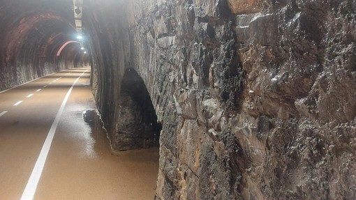IL CASO. Nuova ciclabile, 'piove' nella galleria di via Martiri a Porto Maurizio (foto e video)