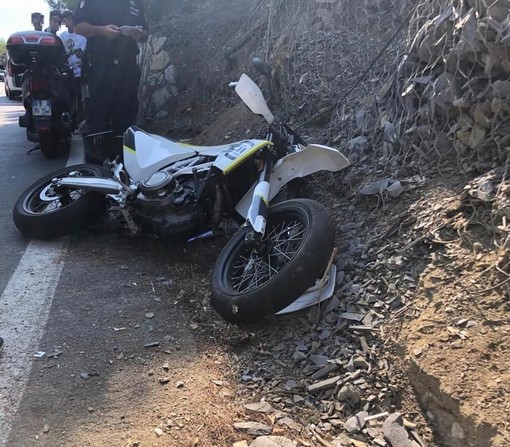 Diano Marina, incidente a Capo Berta: giovane motociclista trasportato a Pietra Ligure in codice rosso (Foto)