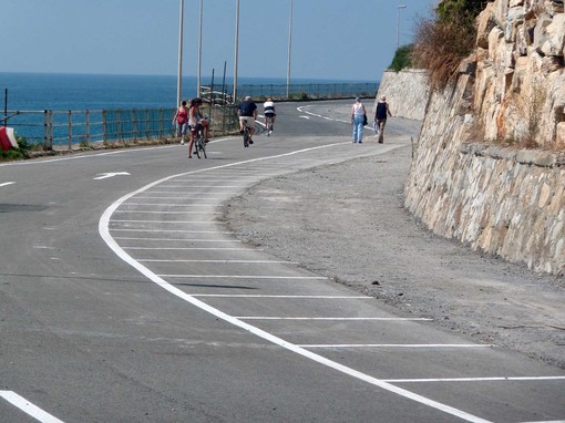 19 MAGGIO 1985. Ambientalisti imperiesi sul piede di guerra: &quot;Niente auto e moto sull'Incompiuta, trasformiamola in pista ciclopedonale&quot;