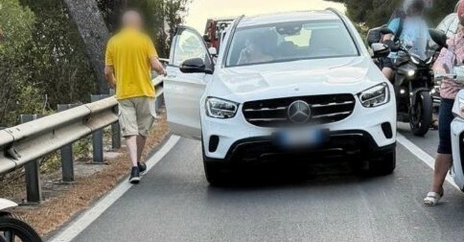 Tampona un'auto su Capo Berta: motociclista in gravi condizioni Tampona un'auto su Capo Berta: motociclista in gravi condizioni