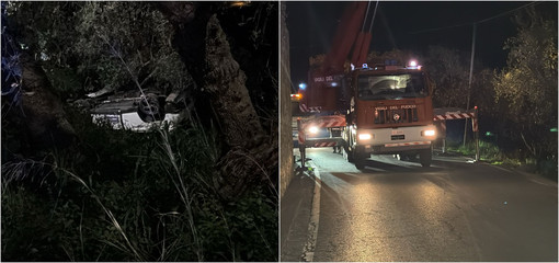 Imperia, taxi finisce fuori strada e si ribalta in Bastera: due feriti (Video)
