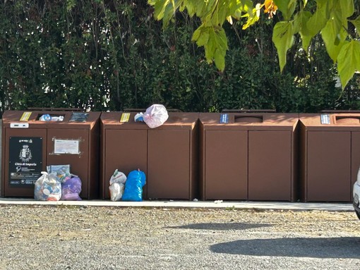 Caramagna, rifiuti ovunque dopo lo stop al porta a porta