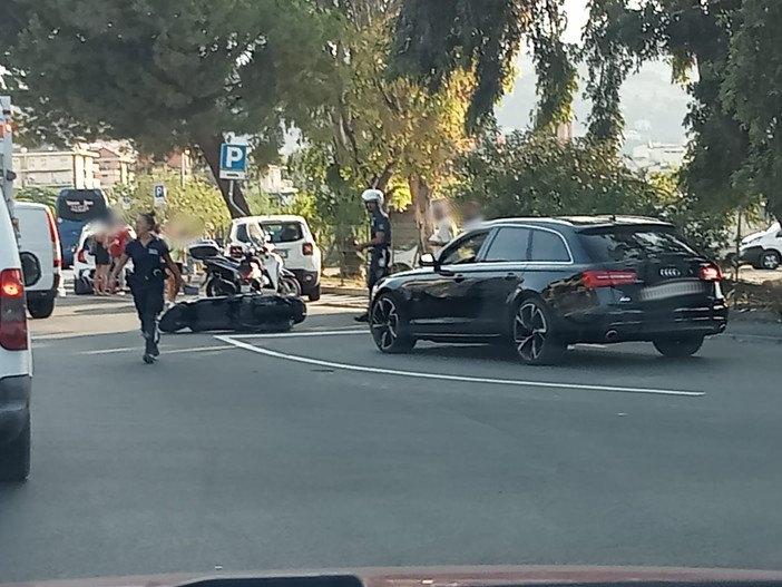 Imperia: incidente sul lungomare Vespucci, quattro mezzi coinvolti Imperia: incidente sul lungomare Vespucci, quattro mezzi coinvolti
