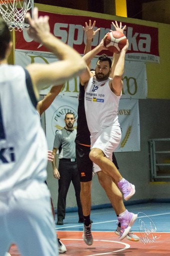 Pallacanestro: nel derby di ponente, vittoria del BKI Compass SpA sul B.C. Ospedaletti Pallacanestro: nel derby di ponente, vittoria del BKI Compass SpA sul B.C. Ospedaletti