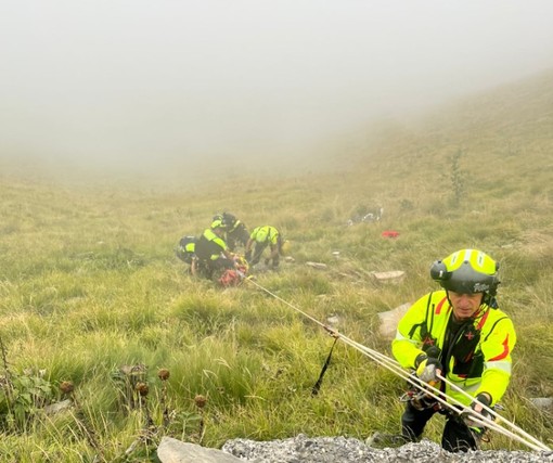 Moto precipita in un dirupo nei pressi della galleria del Garezzo: ferito un uomo di 50 anni Moto precipita in un dirupo nei pressi della galleria del Garezzo: ferito un uomo di 50 anni