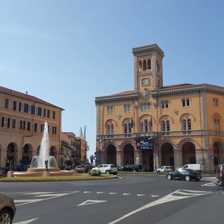 "Imperia città tristissima?  Gli stolti aprono la bocca per dare aria ai denti"