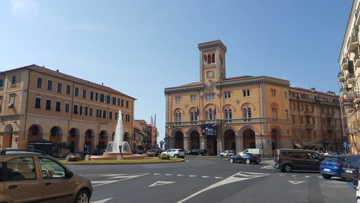 "Imperia città tristissima?  Gli stolti aprono la bocca per dare aria ai denti"