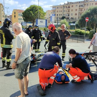 Imperia, incidente in via Don Abbo il Santo: 60enne trasportato in ospedale (foto)