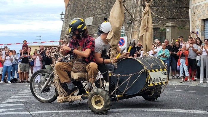Imperiapolis, gara di carretti originali e privi di motore a Imperia