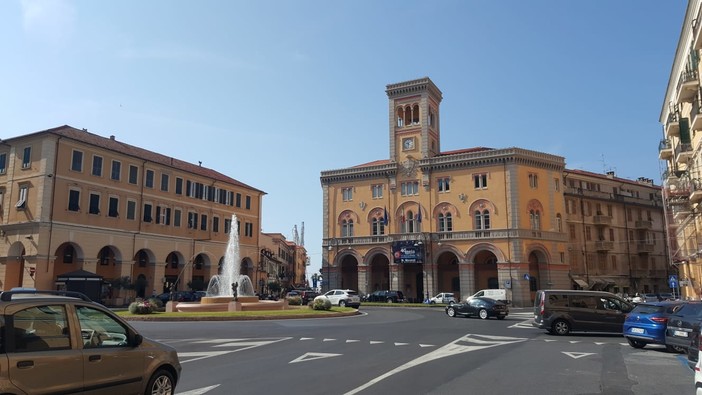 "Imperia città tristissima?  Gli stolti aprono la bocca per dare aria ai denti"