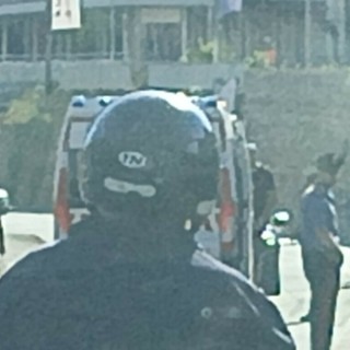 Incidente in via San Lazzaro, rider di 21 anni cade dal monopattino