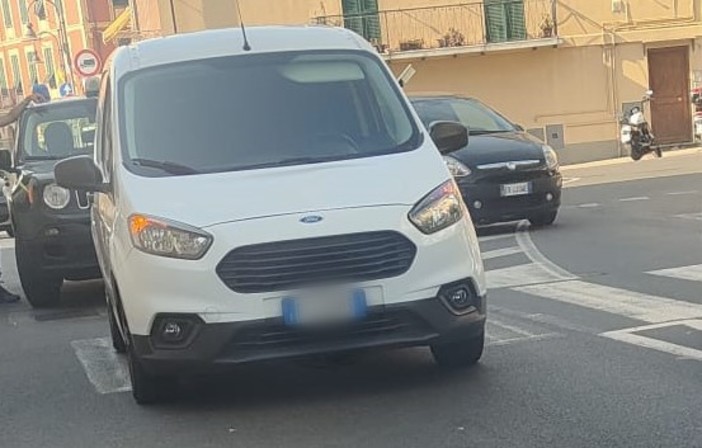 Imperia, anziano travolto sulle strisce pedonali finisce in ospedale Imperia, anziano travolto sulle strisce pedonali finisce in ospedale