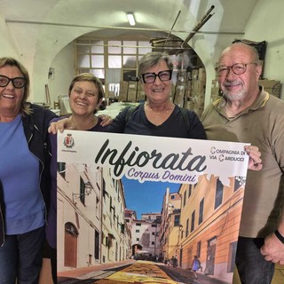 Infiorata del Corpus Domini, mesi di lavoro per colorare via Carducci